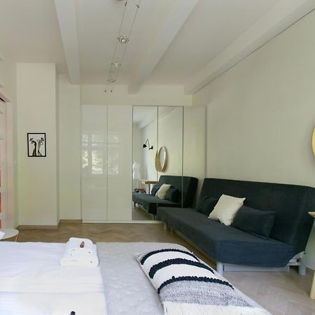 Spacious 3Br Apartment With Ac In Living Room, 2 Balconies คราคูฟ ภายนอก รูปภาพ