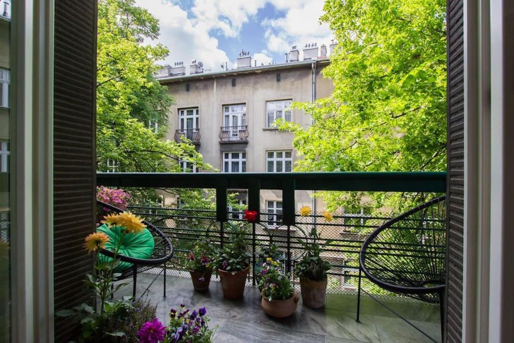 Spacious 3Br Apartment With Ac In Living Room, 2 Balconies คราคูฟ ภายนอก รูปภาพ