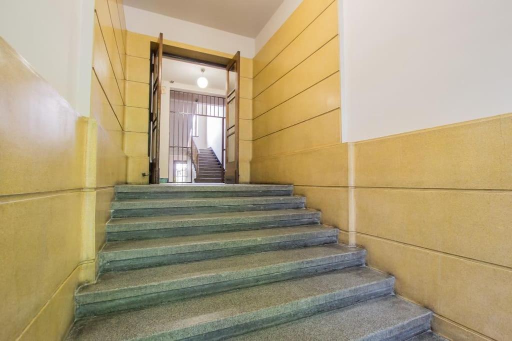 Spacious 3Br Apartment With Ac In Living Room, 2 Balconies คราคูฟ ภายนอก รูปภาพ