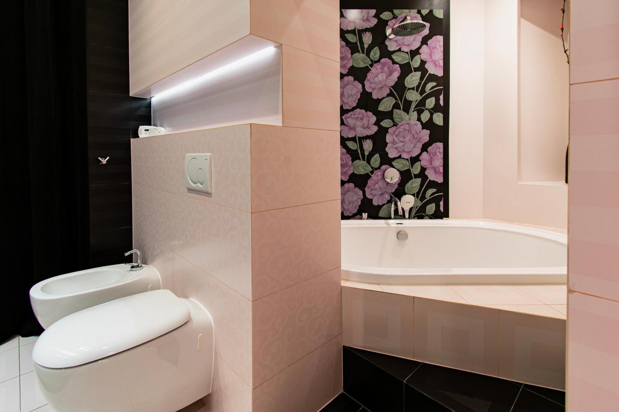 Spacious 3Br Apartment With Ac In Living Room, 2 Balconies คราคูฟ ภายนอก รูปภาพ