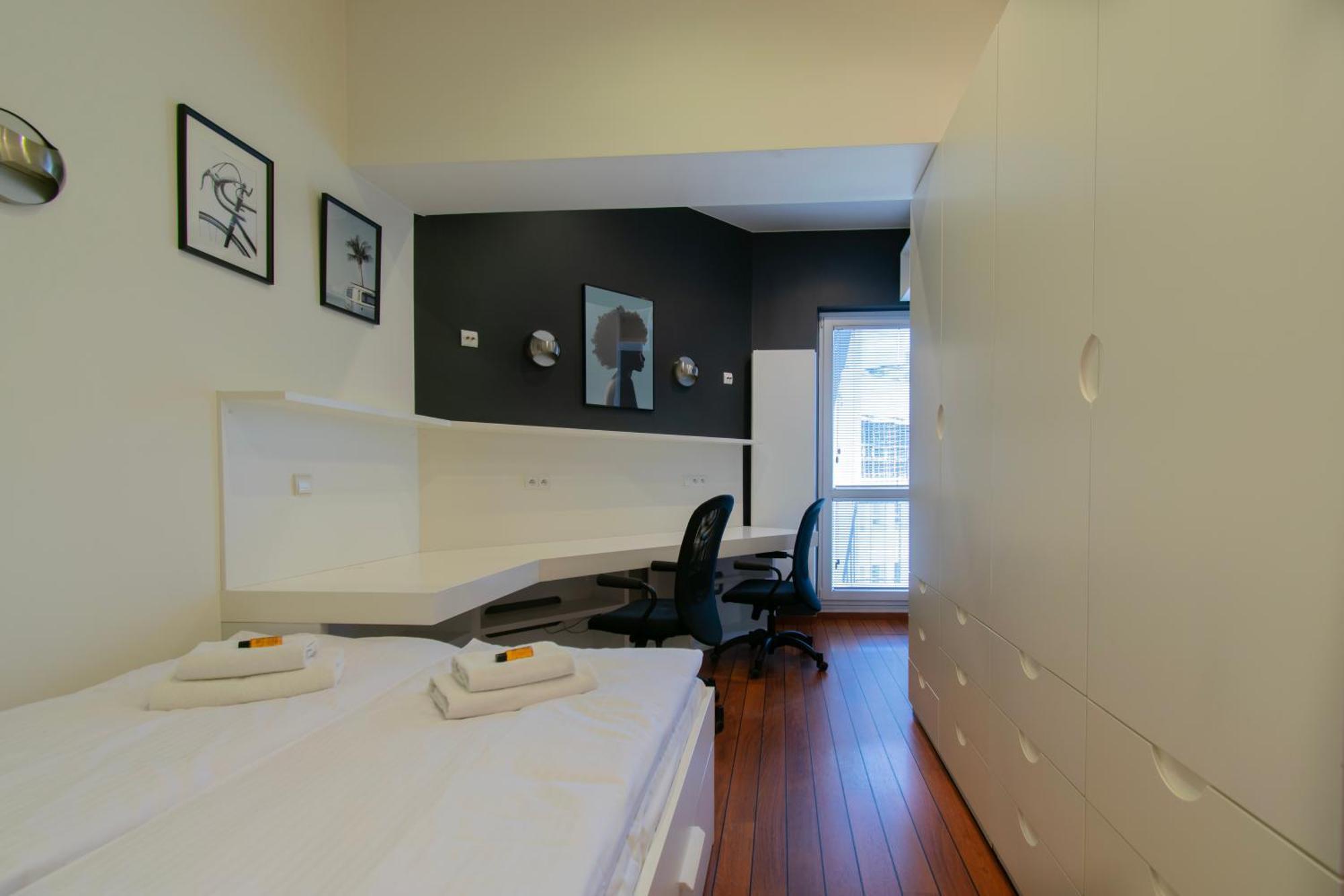 Spacious 3Br Apartment With Ac In Living Room, 2 Balconies คราคูฟ ภายนอก รูปภาพ