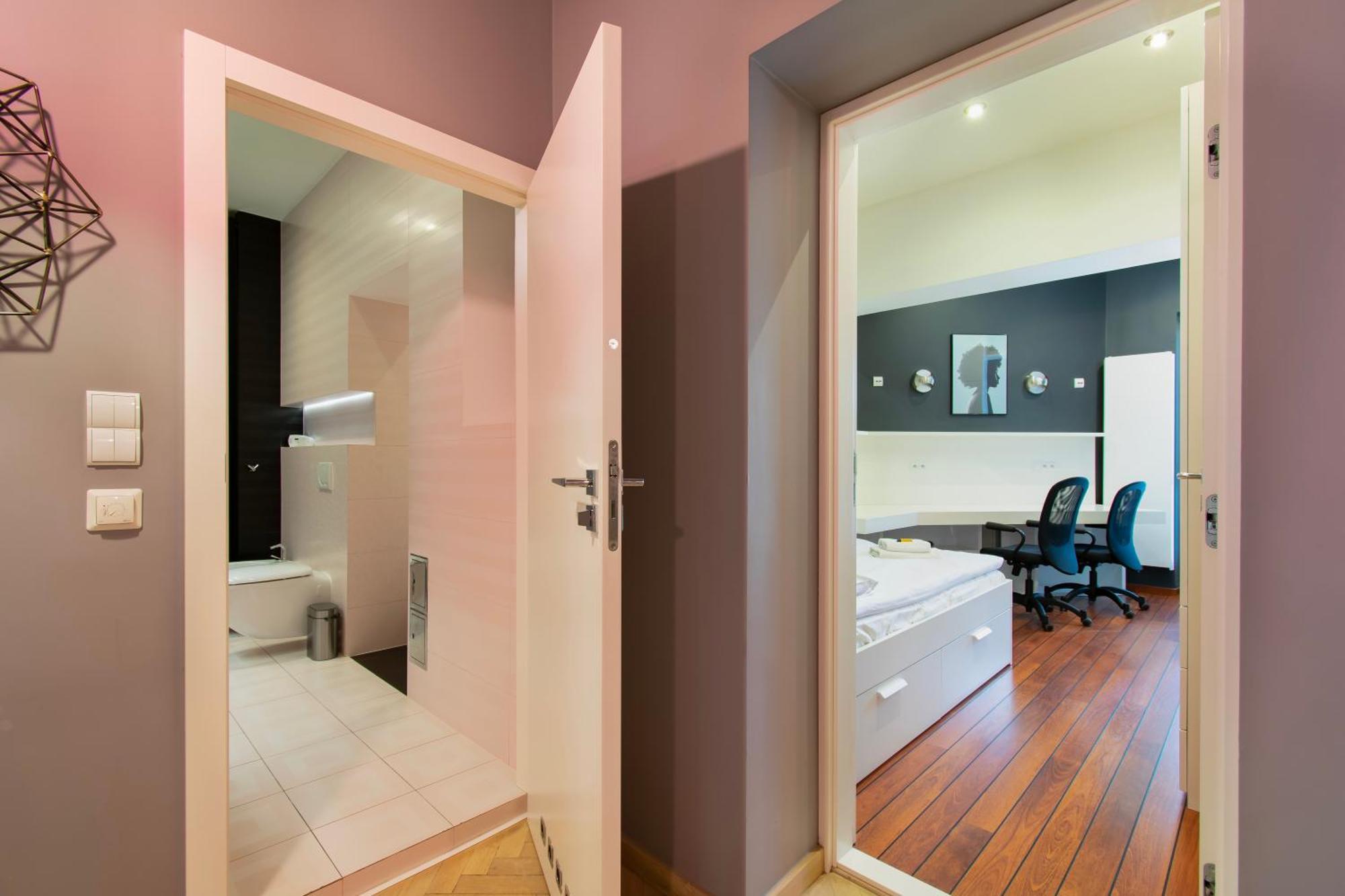 Spacious 3Br Apartment With Ac In Living Room, 2 Balconies คราคูฟ ภายนอก รูปภาพ