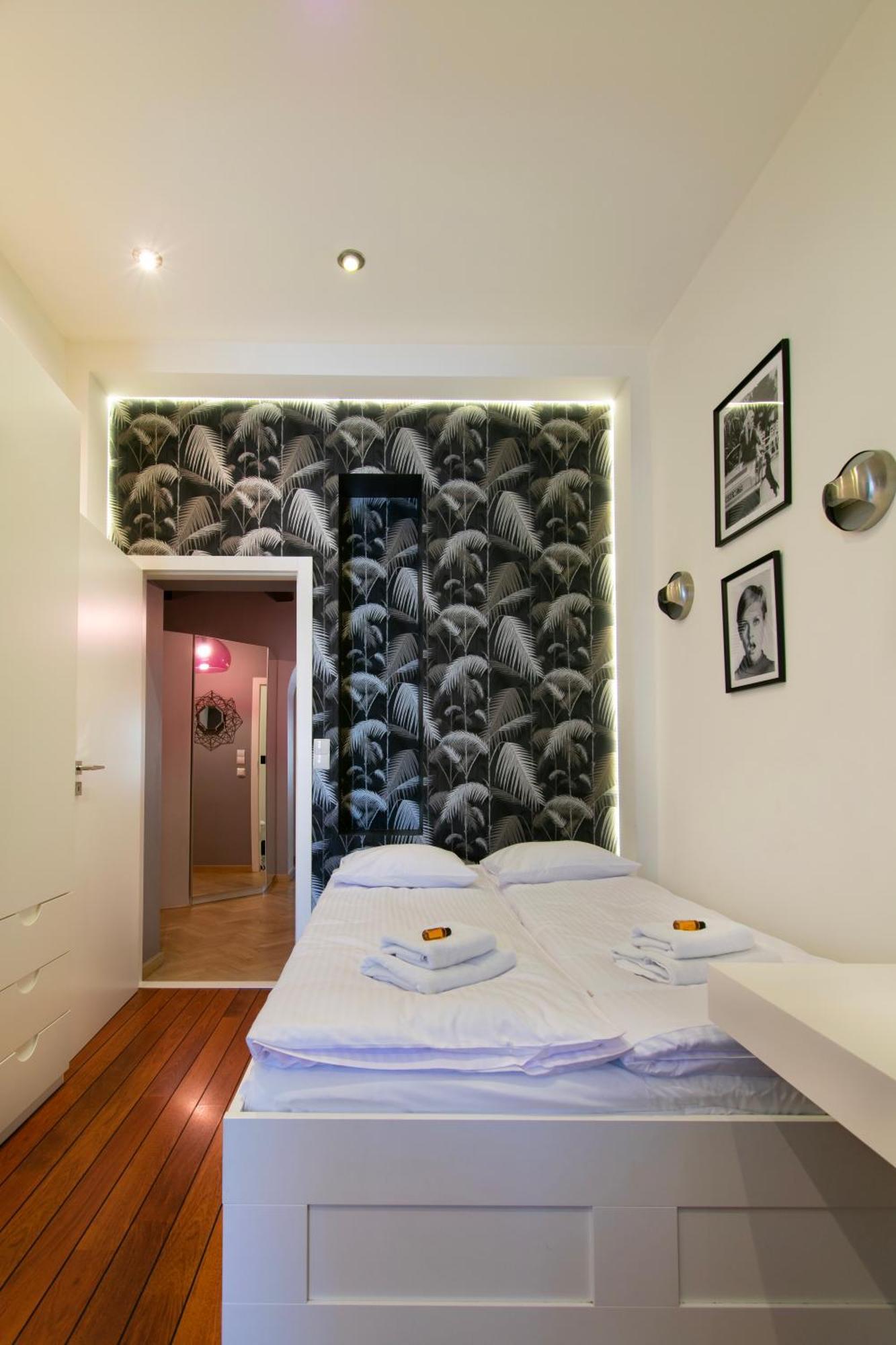 Spacious 3Br Apartment With Ac In Living Room, 2 Balconies คราคูฟ ภายนอก รูปภาพ
