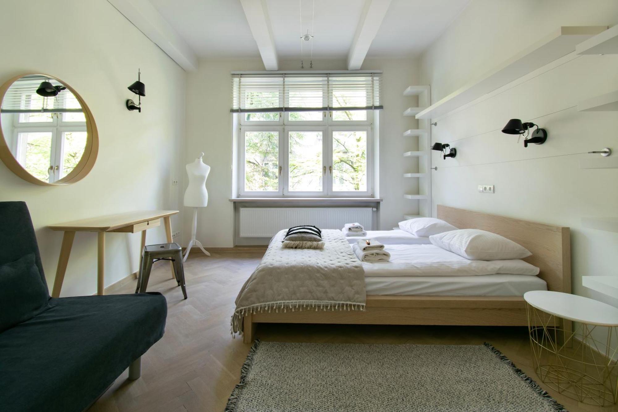 Spacious 3Br Apartment With Ac In Living Room, 2 Balconies คราคูฟ ภายนอก รูปภาพ