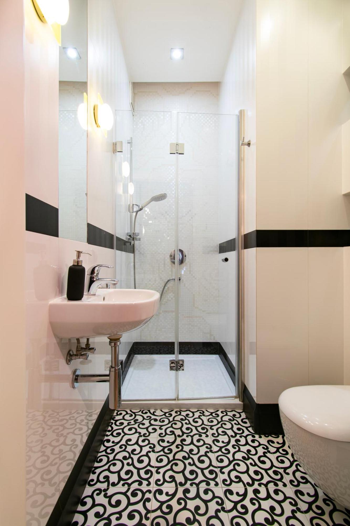 Spacious 3Br Apartment With Ac In Living Room, 2 Balconies คราคูฟ ภายนอก รูปภาพ